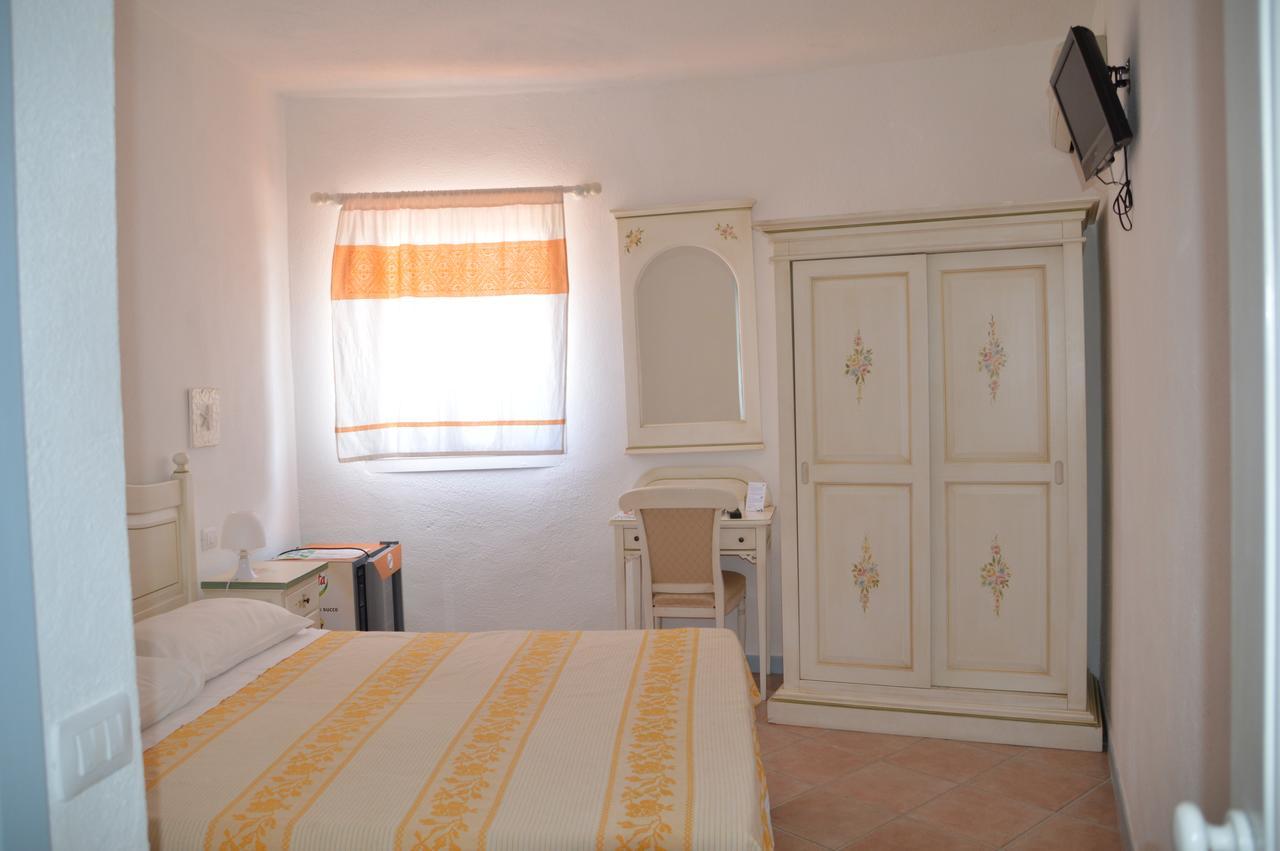 Hotel Il Timone Cugnana Exterior foto